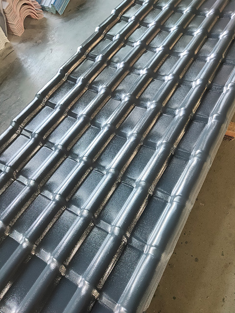 1754968636848456.jpg 1050mm深灰色樹脂瓦2.JPG